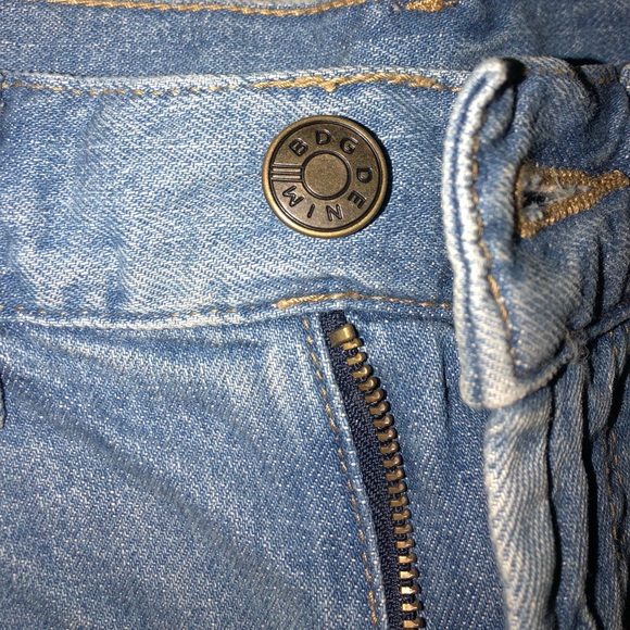 High Waisted BDG distressed jean shorts - UO - Picture 2 of 5